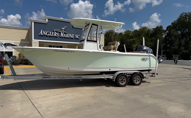 2018 Sea Hunt 235 Ultra SE